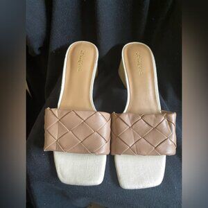 Indigo Road Woven Vegan Leather Textured Flared Block Heel Slip On Mule Size 7